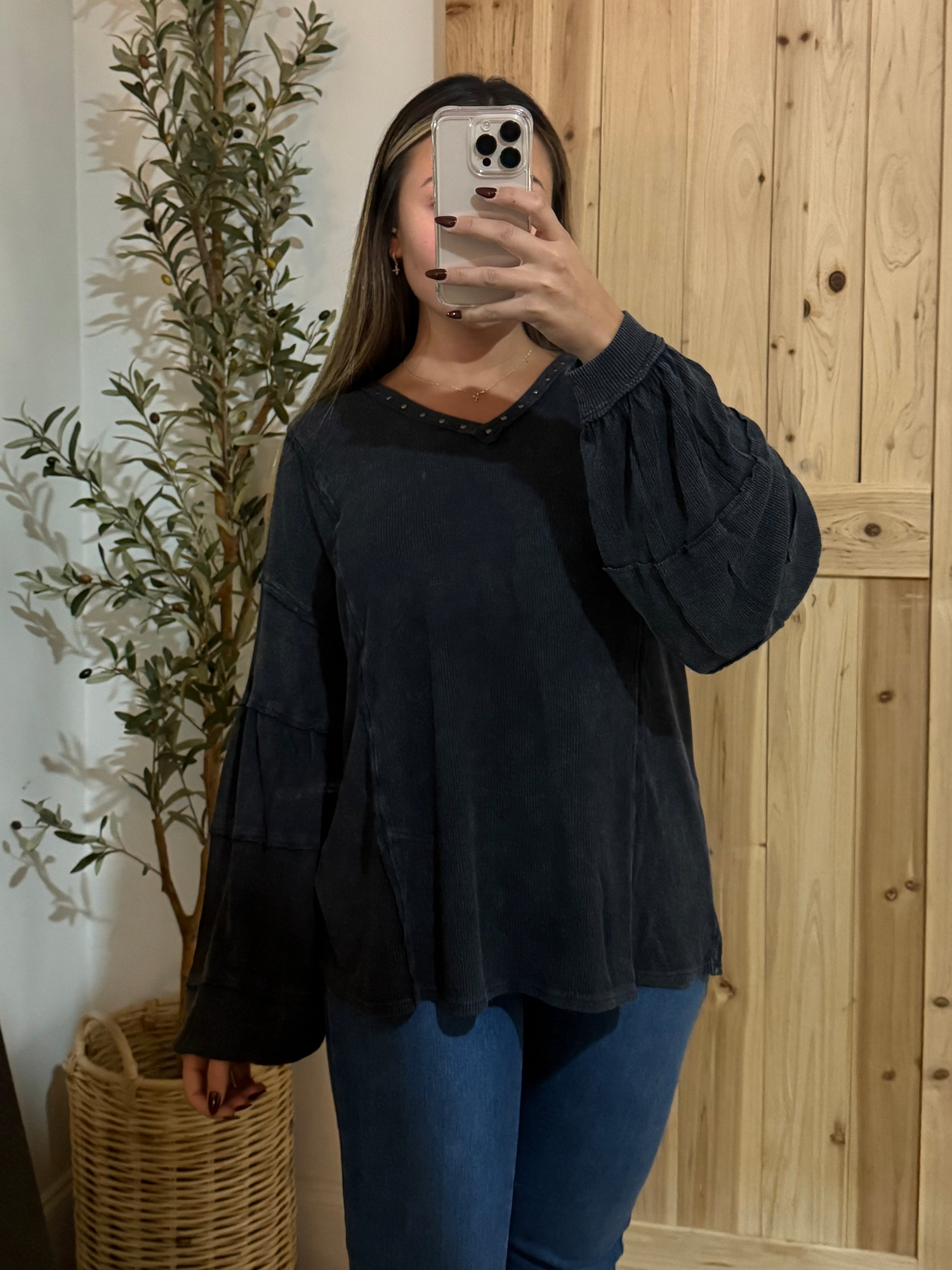 Stud V-Neck Top / Black
