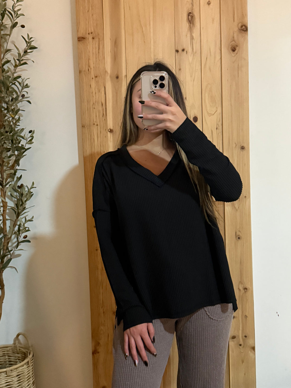 Ribbed Long Sleeve V-Neck / Black