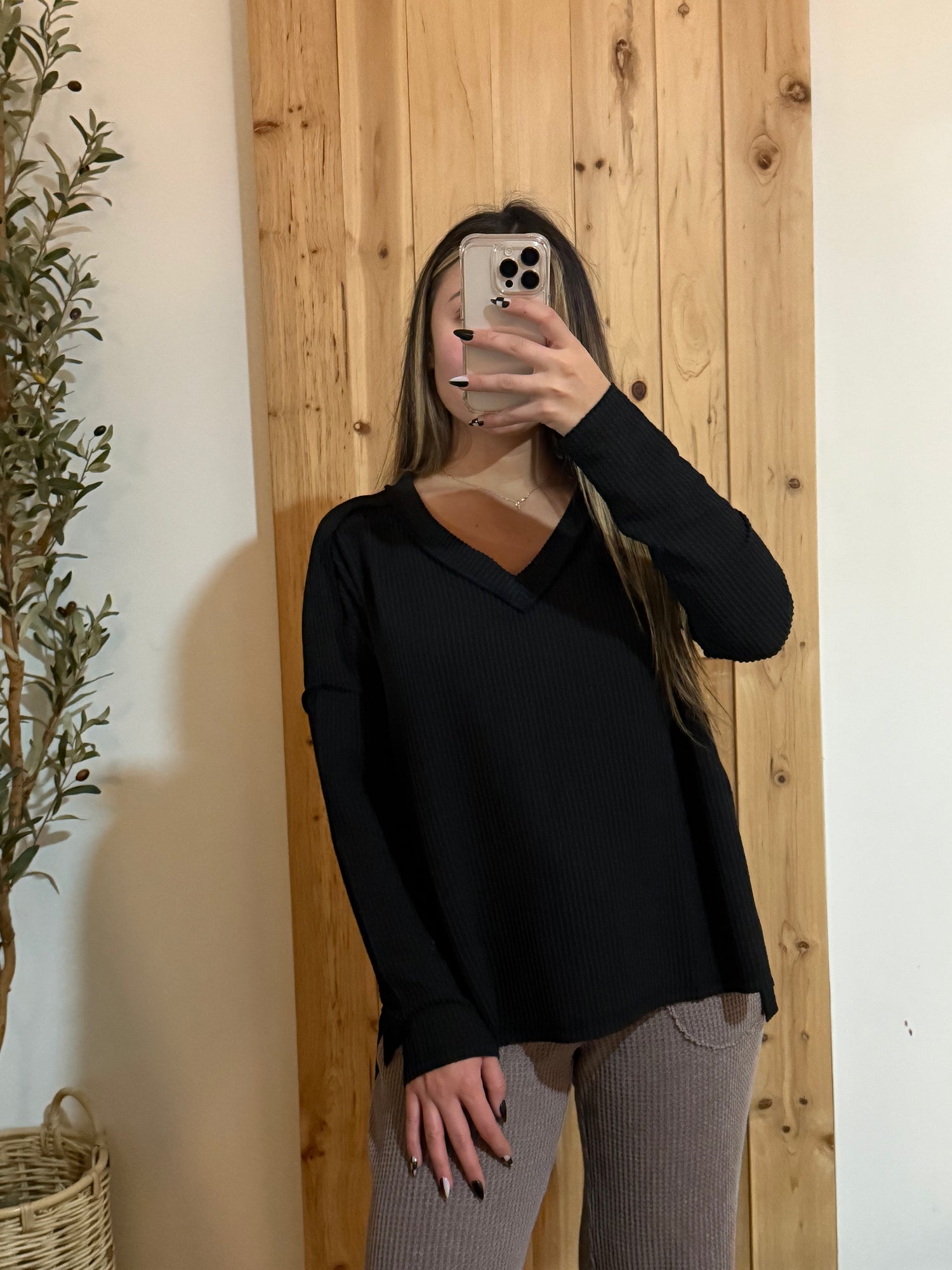 Ribbed Long Sleeve V-Neck / Black