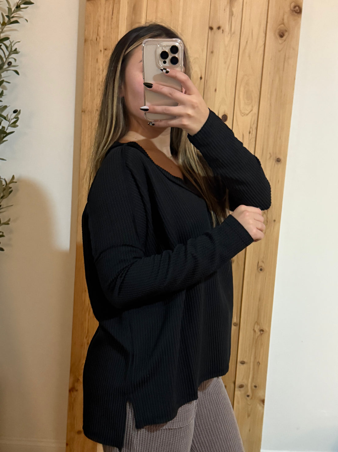 Ribbed Long Sleeve V-Neck / Black